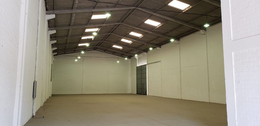 Galpão para locação 900 m2 com doca em Cidade Industrial - Curitiba - PR
