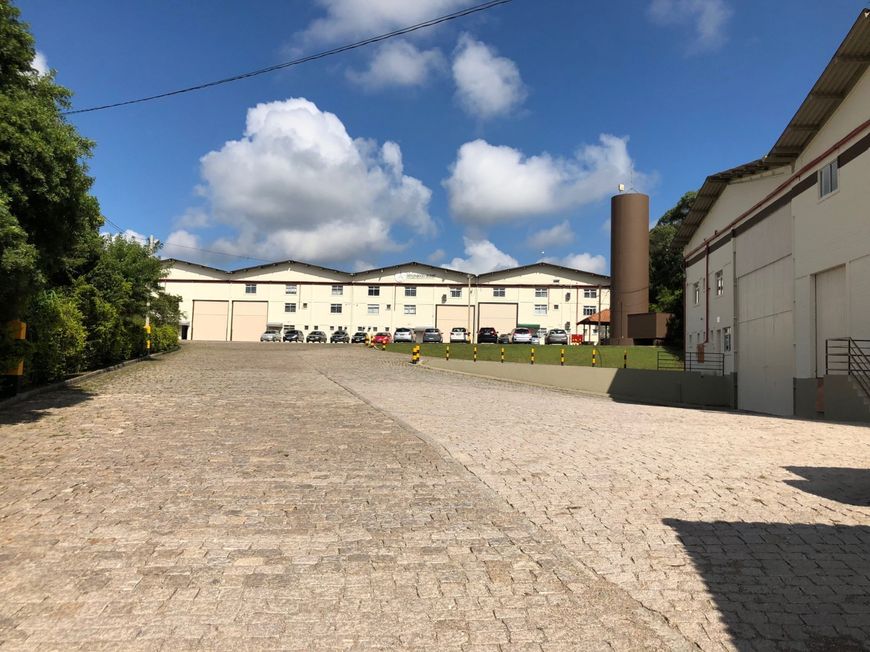 Galpão para locação 900 m2 com doca em Cidade Industrial - Curitiba - PR