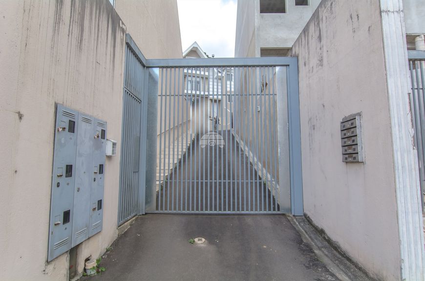 Sobrado para venda tem 270 metros quadrados com 4 quartos em Pilarzinho - Curitiba - PR