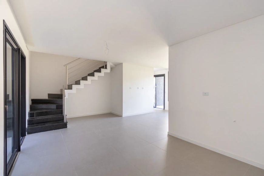 SOBRADO com 3 dormitórios à venda com 157m² por R$ 923.000,00 no bairro Pilarzinho - CURITIBA / PR