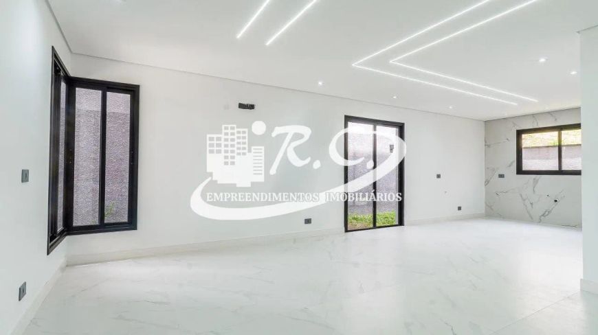 RC Imóveis vende sobrado em condomínio fechado no Santa Cândida