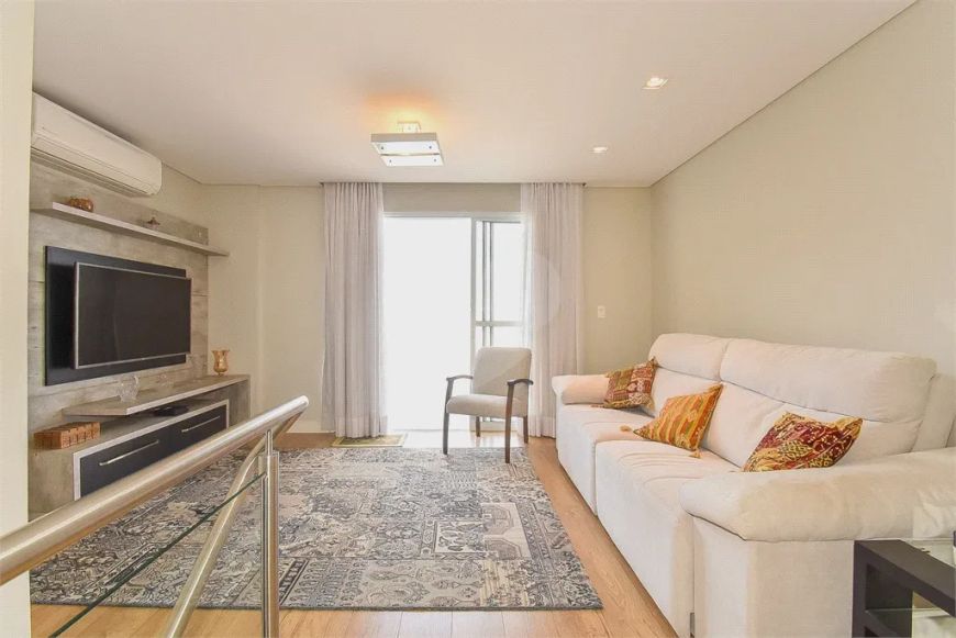 Duplex para venda possui 185 metros quadrados com 2 quartos em Bacacheri - Curitiba - PR