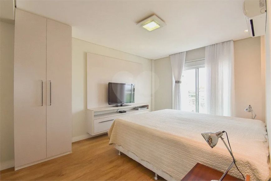 Duplex para venda possui 185 metros quadrados com 2 quartos em Bacacheri - Curitiba - PR