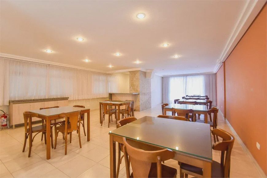 Duplex para venda possui 185 metros quadrados com 2 quartos em Bacacheri - Curitiba - PR