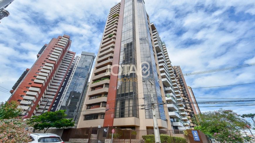 DUPLEX COM 4 SUÍTES NO BATEL Duplex com 4 suítes no Batel - J8 Imóveis