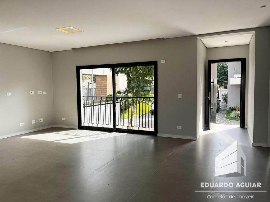 Sobrado NOVO em condomínio fechado, face norte, 3 suítes, 215m2, 4 vagas, deck madeira com hidro-spa
