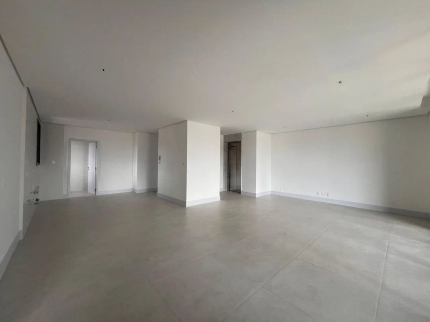 Luxuoso apartamento no Batel com 3 suítes e 2 vagas em Curitiba.