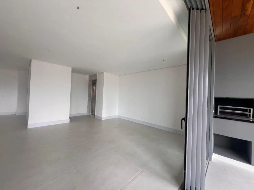 Luxuoso apartamento no Batel com 3 suítes e 2 vagas em Curitiba.