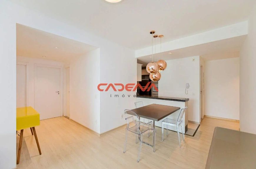 Apartamento com 3 quartos e 2 vagas para aluguel no Juvevê