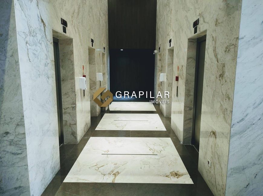 Sala comercial no Centro de Curitiba, 38m² com 01 vaga