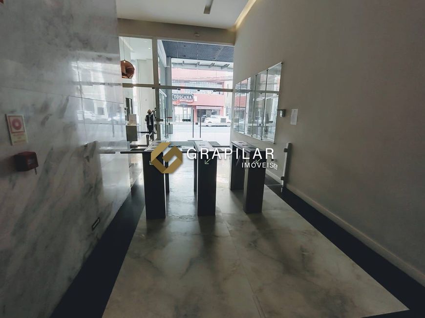 Sala comercial no Centro de Curitiba, 38m² com 01 vaga