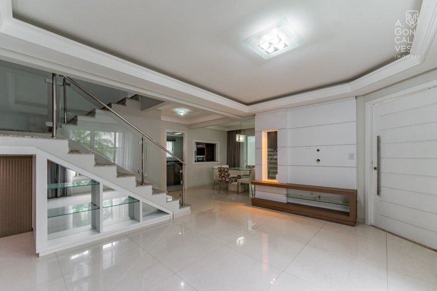 Casa em Condomínio, 03 Quartos, 02 Vagas, Semi-Mobiliado, Jardim das Américas, Curitiba.