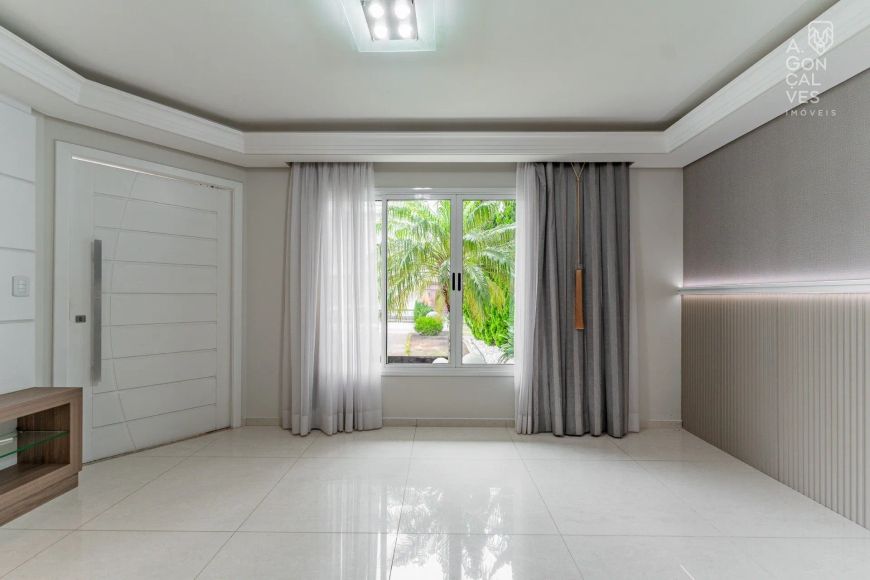 Casa em Condomínio, 03 Quartos, 02 Vagas, Semi-Mobiliado, Jardim das Américas, Curitiba.