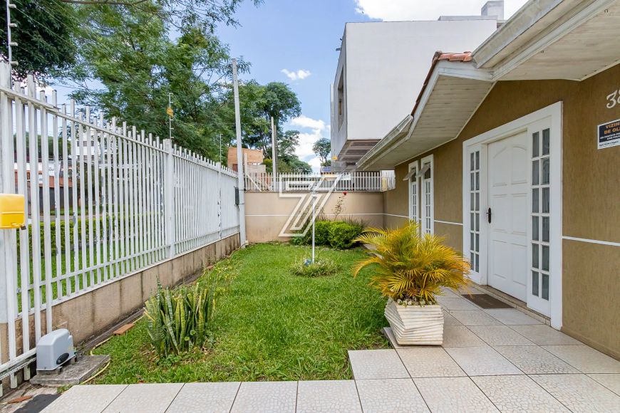 Casa / 3 quartos / 1 suíte / Água Verde