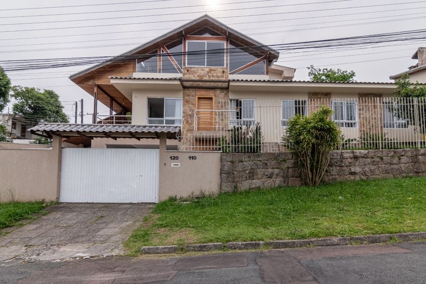 Casa com 3 Quartos, 4 Vagas a Venda, no Bairro Santo Inácio, Parque Barigui, Curitiba REbrokers