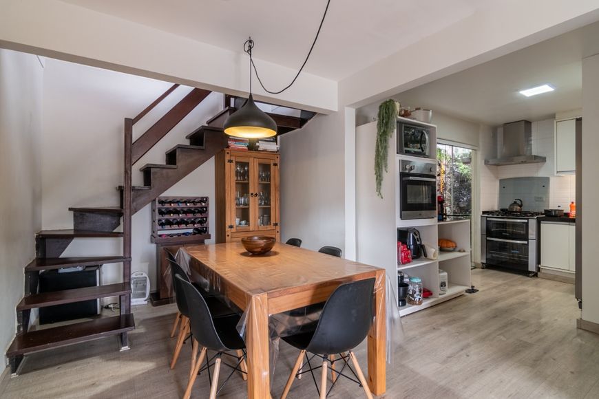 Casa com 3 Quartos, 4 Vagas a Venda, no Bairro Santo Inácio, Parque Barigui, Curitiba REbrokers