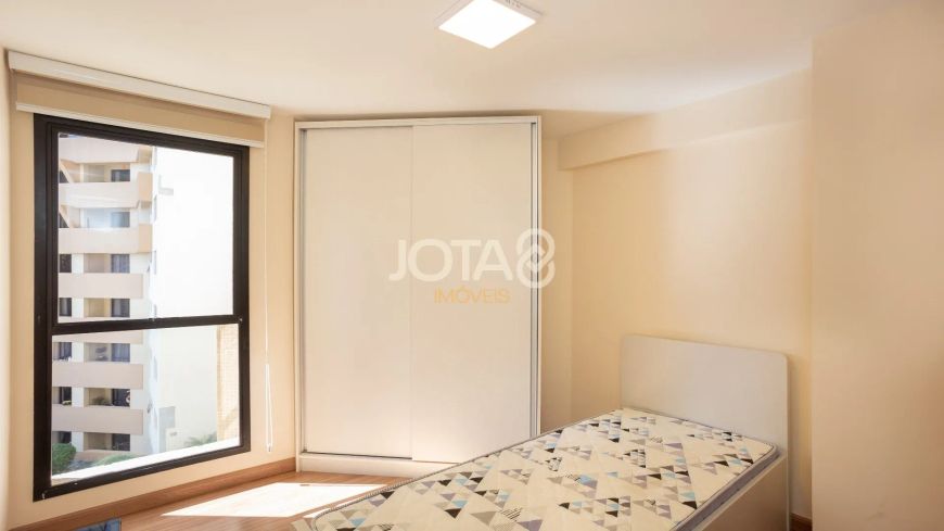 APARTAMENTO COM 3 QUARTOS EM CONDOMÍNIO CLUBE NO ÁGUA VERDE Apartamento com 3 quartos em condomínio