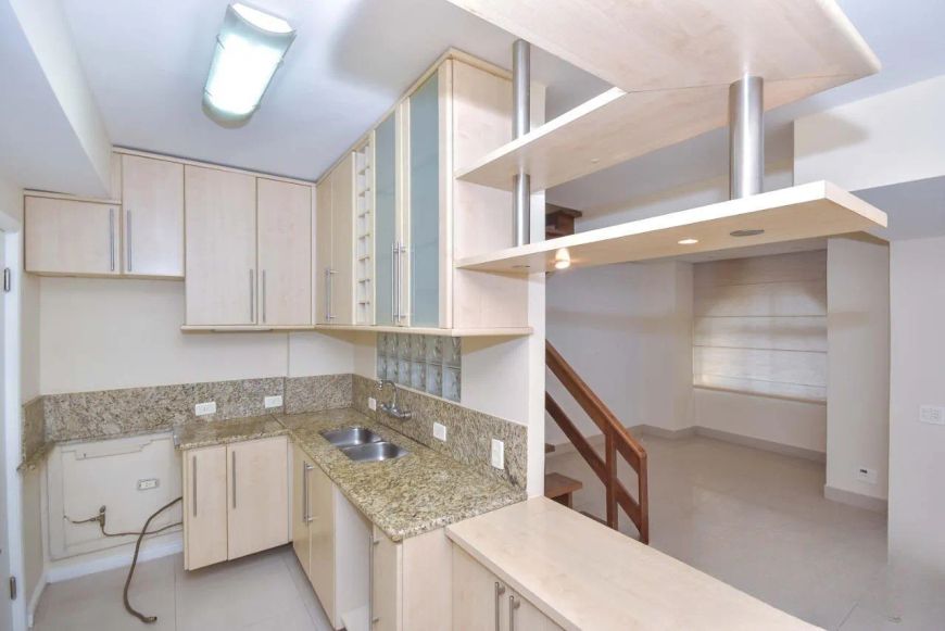 Apartamento duplex à venda no Cabral Curitiba