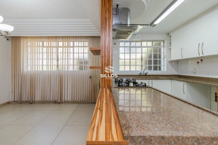 Casa à venda com 4 quartos no Tarumã - Curitiba