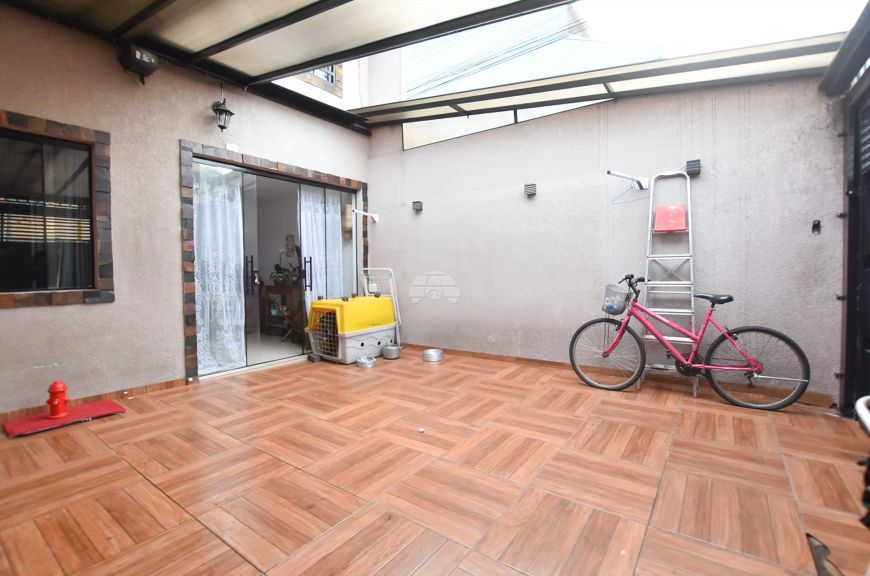 Sobrado para venda com 4 quartos sendo 1 suíte em Alto Boqueirão - Curitiba - PR