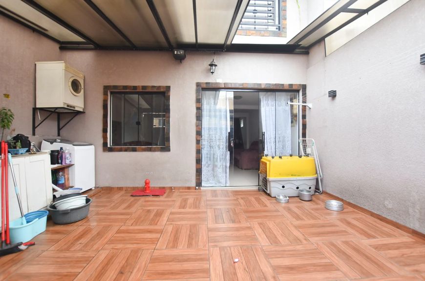 Sobrado para venda com 4 quartos sendo 1 suíte em Alto Boqueirão - Curitiba - PR