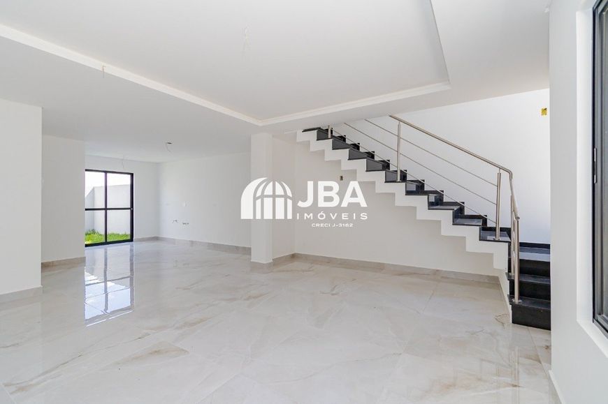 SOBRADO DENTRO DE CONDOMINIO COM QUINTAL