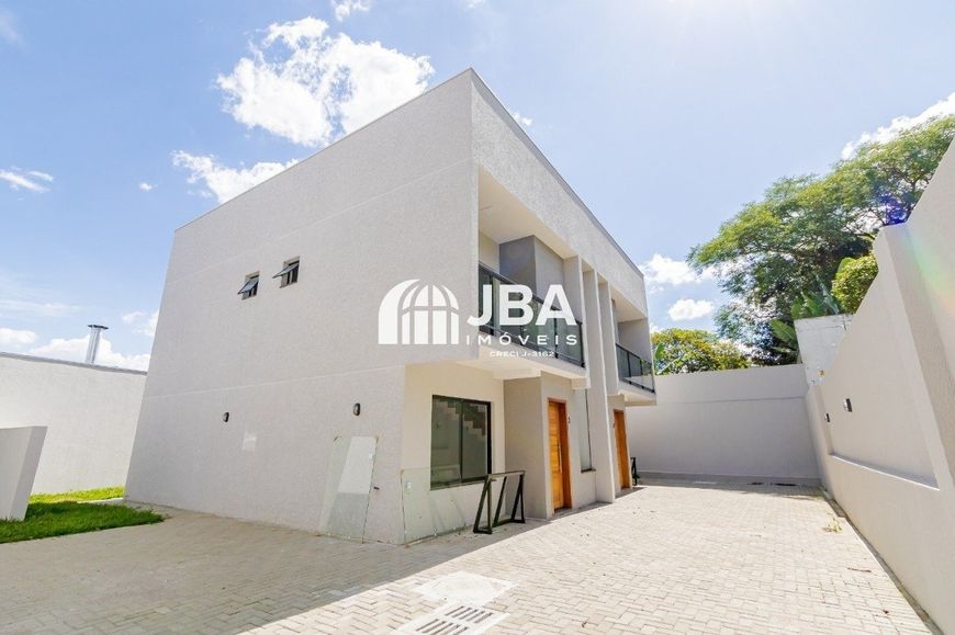 SOBRADO DENTRO DE CONDOMINIO COM QUINTAL