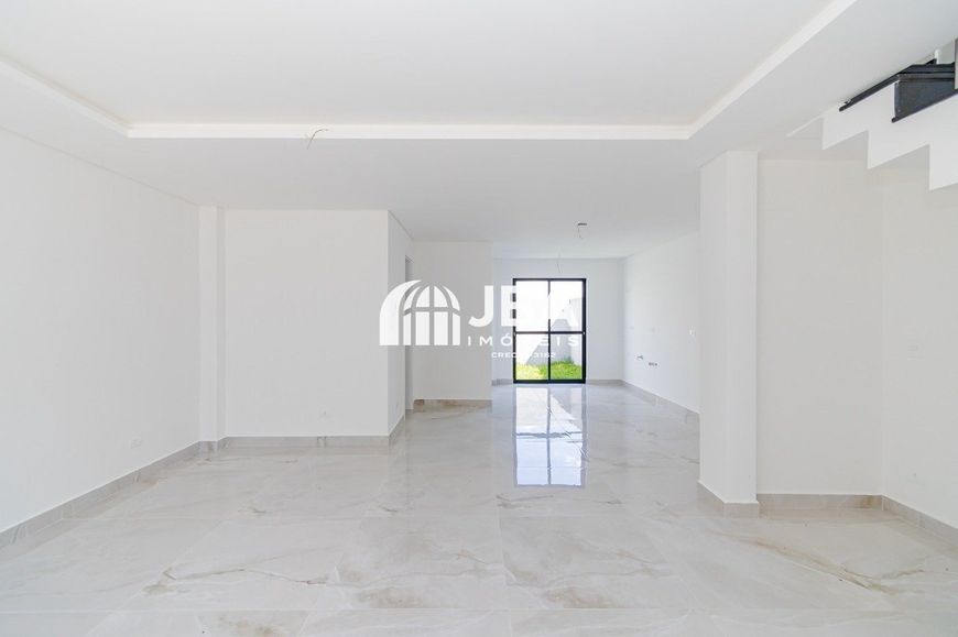SOBRADO DENTRO DE CONDOMINIO COM QUINTAL