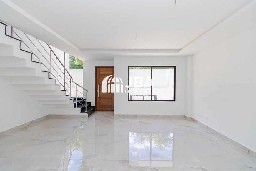 SOBRADO DENTRO DE CONDOMINIO COM QUINTAL
