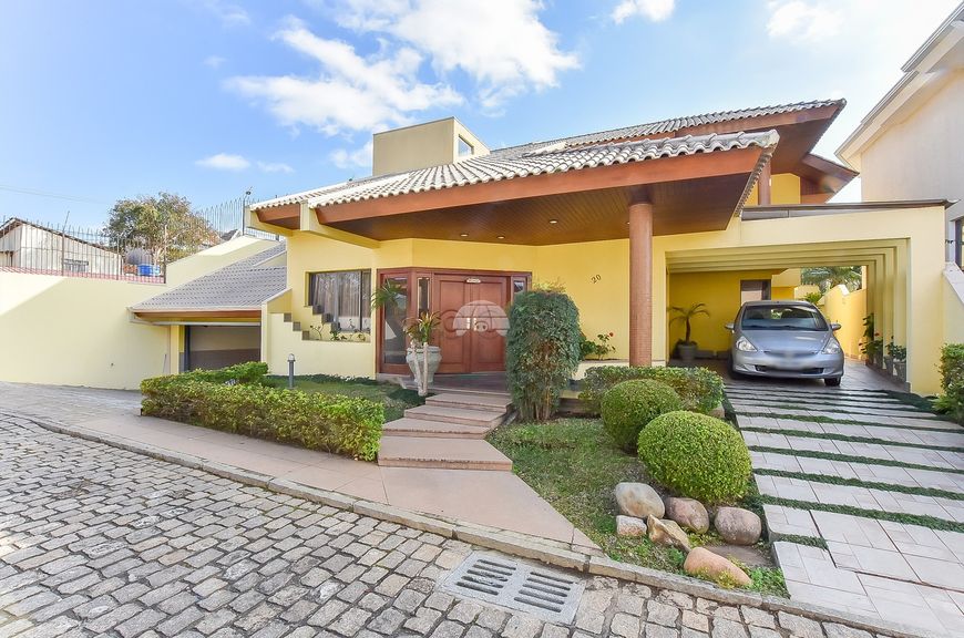 Casa em condomínio do Bairro Seminário em Curitiba PR