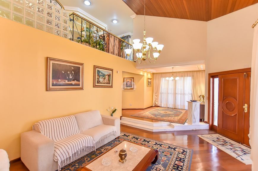 Casa em condomínio do Bairro Seminário em Curitiba PR