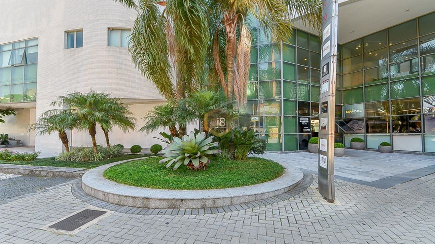 SALA COMERCIAL BEM LOCALIZADA NA AVENIDA DO BATEL! Sala comercial bem localizada no Batel - J8