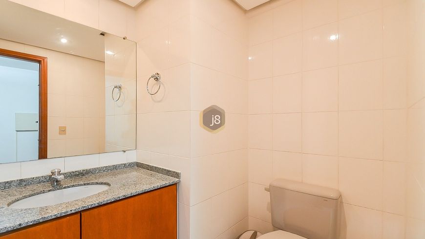 SALA COMERCIAL BEM LOCALIZADA NA AVENIDA DO BATEL! Sala comercial bem localizada no Batel - J8