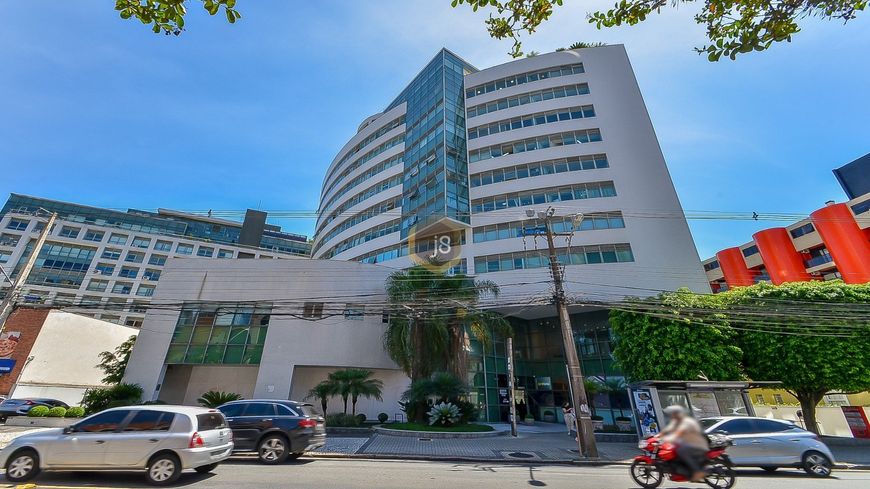SALA COMERCIAL BEM LOCALIZADA NA AVENIDA DO BATEL! Sala comercial bem localizada no Batel - J8