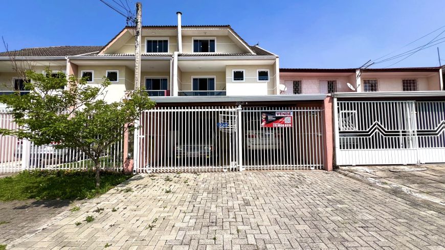 **"Casa com Área de Churrasqueira e Suíte com Sacada: O Lar Ideal para Sua Família!"**