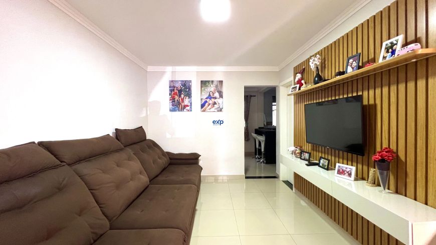 **"Casa com Área de Churrasqueira e Suíte com Sacada: O Lar Ideal para Sua Família!"**