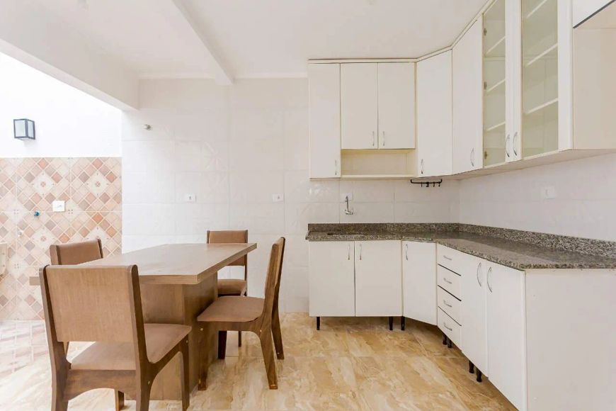 Sobrado para aluguel, 3 quartos, 1 vaga, Bairro Alto - Curitiba/PR