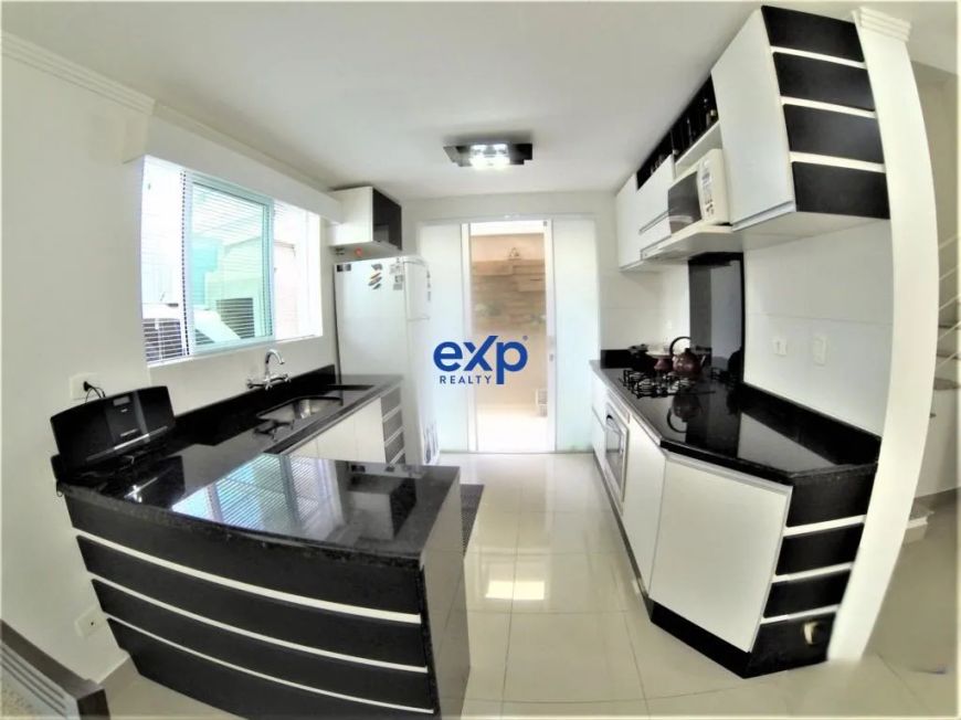 Triplex c/3 quartos e 3 banheiros