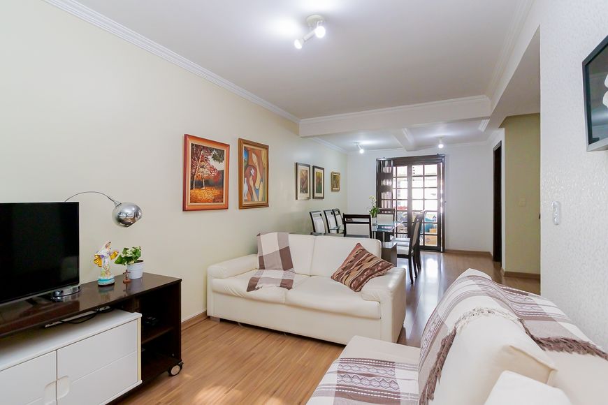 Sobrado à Venda - 3 Quartos,1 Suítes - 3 Vagas - 212m² - Vista Alegre