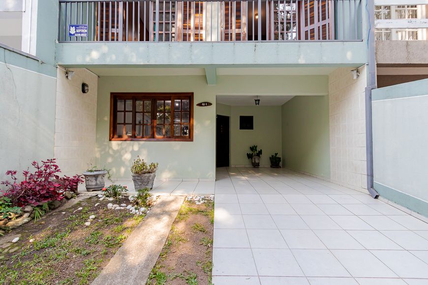 Sobrado à Venda - 3 Quartos,1 Suítes - 3 Vagas - 212m² - Vista Alegre