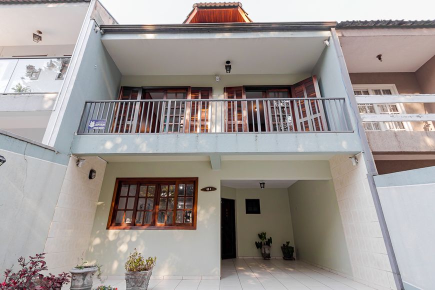 Sobrado à Venda - 3 Quartos,1 Suítes - 3 Vagas - 212m² - Vista Alegre