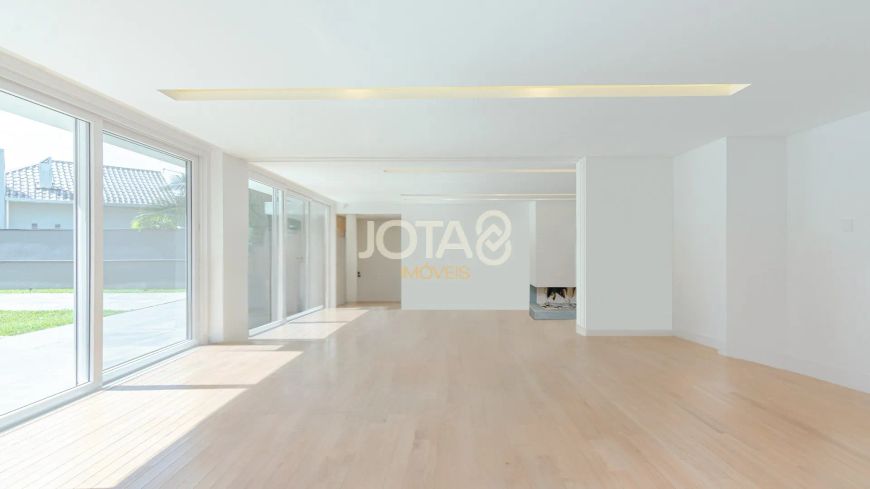 CASA COM 4 SUÍTES E AMPLO TERRENO NO PORTAL DO BARIGUY Casa com 4 suites e piscina no Portal do Bari