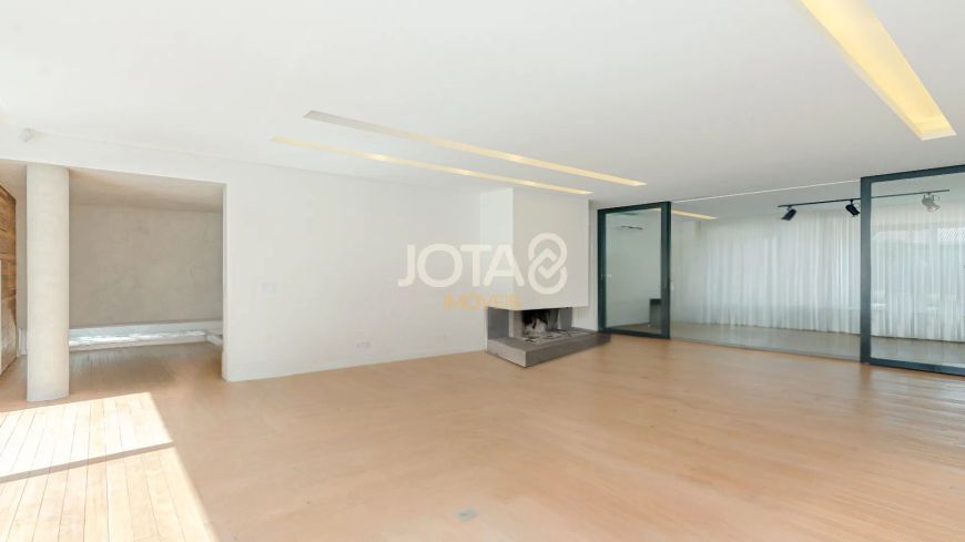 CASA COM 4 SUÍTES E AMPLO TERRENO NO PORTAL DO BARIGUY Casa com 4 suites e piscina no Portal do Bari
