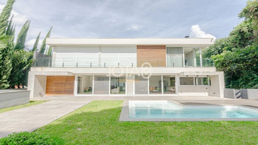 CASA COM 4 SUÍTES E AMPLO TERRENO NO PORTAL DO BARIGUY Casa com 4 suites e piscina no Portal do Bari