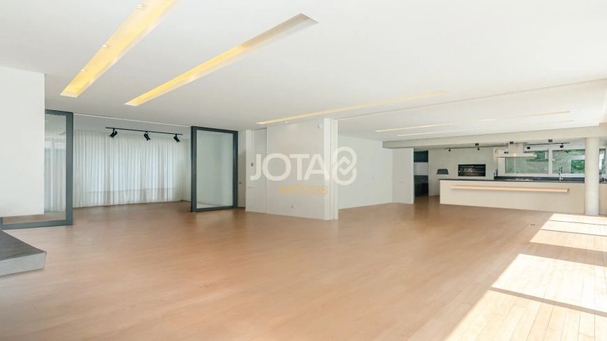 CASA COM 4 SUÍTES E AMPLO TERRENO NO PORTAL DO BARIGUY Casa com 4 suites e piscina no Portal do Bari