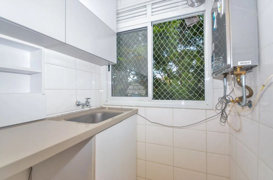 Apartamento desocupado mobiliado