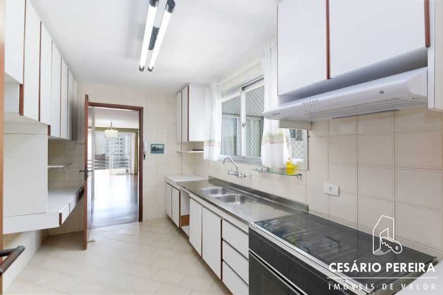 Apartamento Semimobiliado 3 Quartos no Água Verde / Batel!