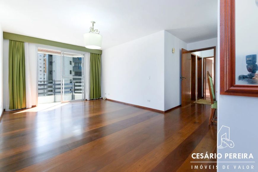 Apartamento Semimobiliado 3 Quartos no Água Verde / Batel!