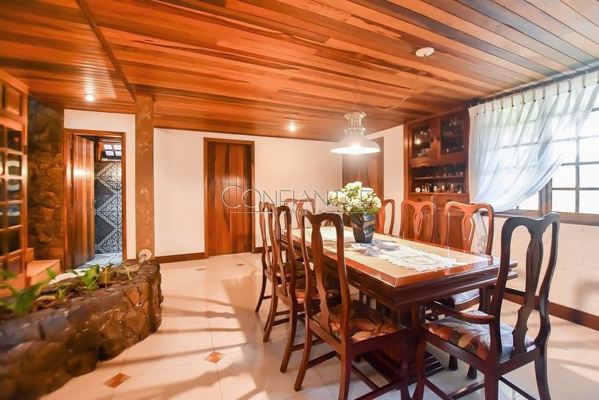 Belíssima casa 5 quartos e 3 suítes à venda no Ahú em Curitiba/PR