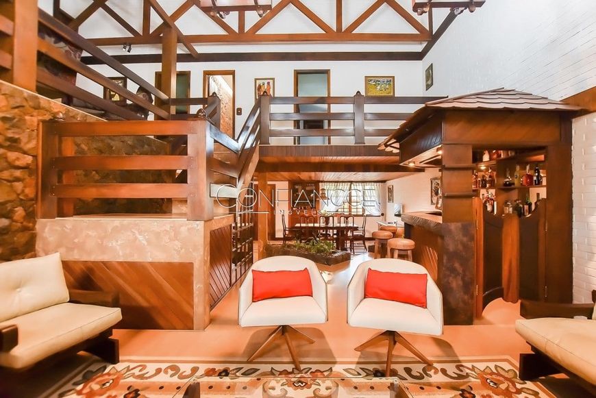 Belíssima casa 5 quartos e 3 suítes à venda no Ahú em Curitiba/PR